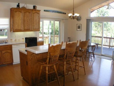 Kitchen/Island/Breakfast Bar