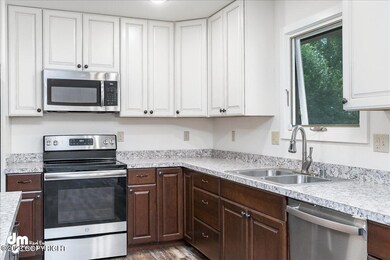 12-Kitchen_ELI04638