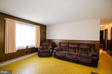 924 E Paoli St, Allentown, PA 18103 - photo 2