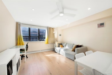 301 Cathedral Pkwy unit 3M, New York, NY 10026 - photo 3