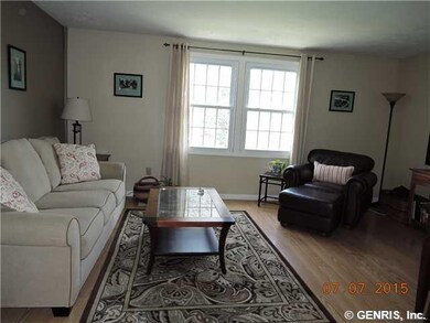 Living Room Comfortable , room to entertain, new w