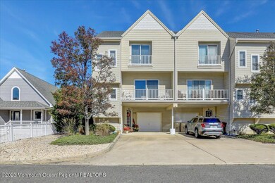 03-SMV_102ABeachDr-03