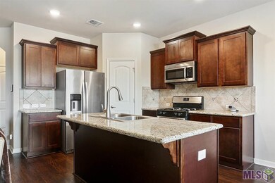 11479 Legacy Oaks Ln, Gonzales, LA 70737 - photo 4