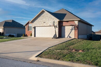 1667 E Chickamauga Dr, Republic, MO 65738 - photo 3