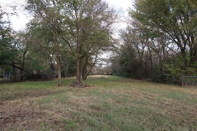 1208 S Howeth St, Gainesville, TX 76240 - photo 5