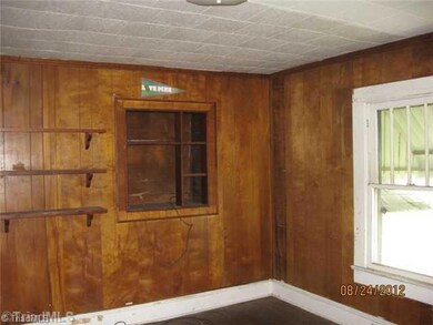 205 Holderby St, Reidsville, NC 27320 - photo 4