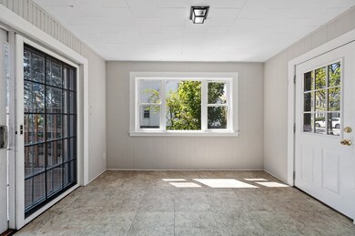 30 Collins St, Worcester, MA 01606 - photo 7