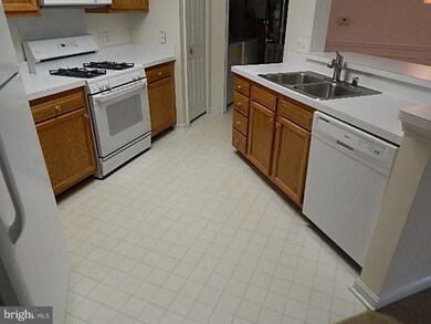 12451 Hayes Ct unit 103, Fairfax, VA 22033 - photo 7