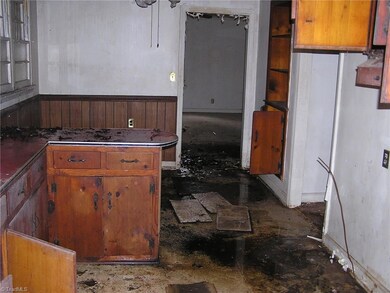 208 Pineview St, Asheboro, NC 27203 - photo 6