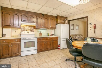 439 Forrest Ave, Norristown, PA 19401 - photo 6