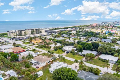 126 E Gadsden Ln, Cocoa Beach, FL 32931