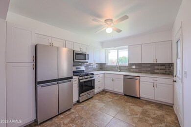 10123 W Caron Dr, Sun City, AZ 85351 - photo 4