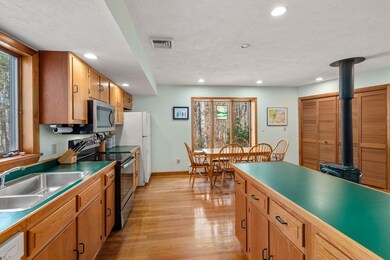 189 Spring St, Hopkinton, MA 01748 - photo 6