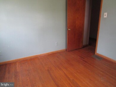 1130 E 8th St, Crum Lynne, PA 19022 - photo 5