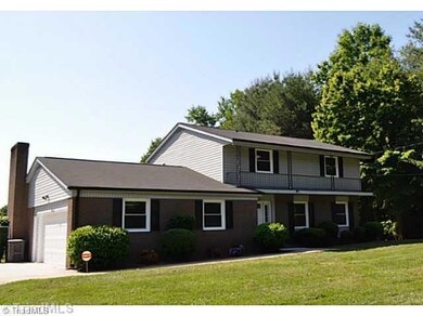 914 Woods Dr, Statesville, NC 28677 - photo 2