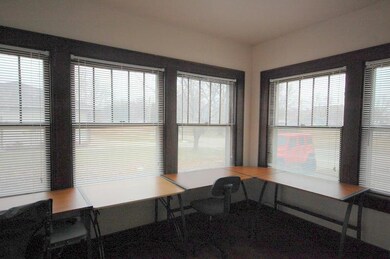 Sun porch, possible extra bedroom
