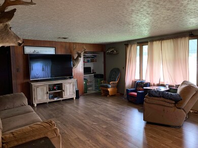 Living Room<|>Public<|>