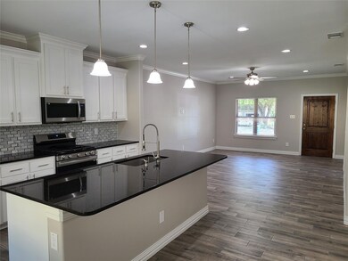 523 W Ford St, Denison, TX 75020 - photo 3