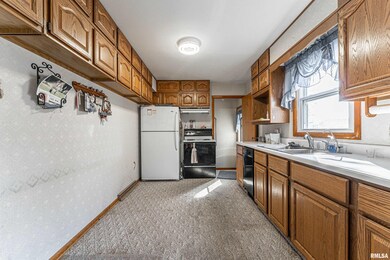 1715 Tremont St, Lincoln, IL 62656 - photo 4