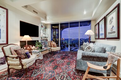 [Living Room]
The living room has glass display s