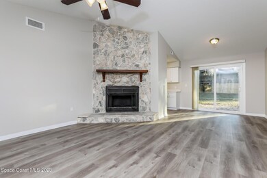 003-photo-living-room-10214560