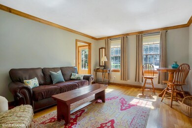 02_14RichardRd_1_LivingRoom_MLSuse_1500x