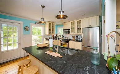 Granite counter, wonderful island...