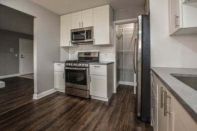 521 Cumberland Trail unit A, Roselle, IL 60172 - photo 4