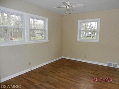 709 N Gordon St, Marshall, MI 49068 - photo 4