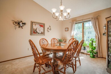 215EEdmontonDr_0005