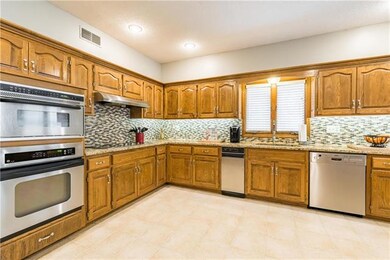 5525 Noland Rd, Shawnee, KS 66216 - photo 4