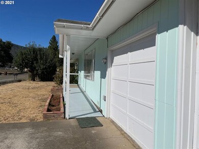 432 Taylor St, Myrtle Creek, OR 97457 - photo 4