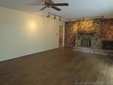 1207 S Meadow Dr, Ardmore, OK 73401 - photo 5