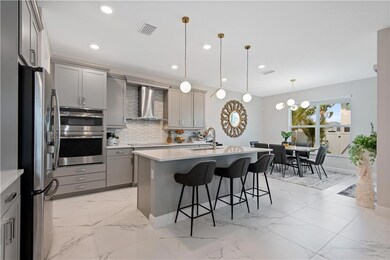 Kitchen & Dining