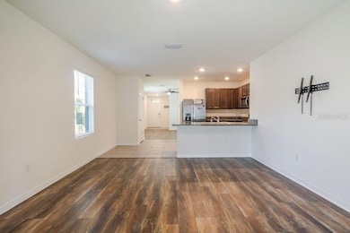 10945 Trailing Vine Dr, Tampa, FL 33610 - photo 6