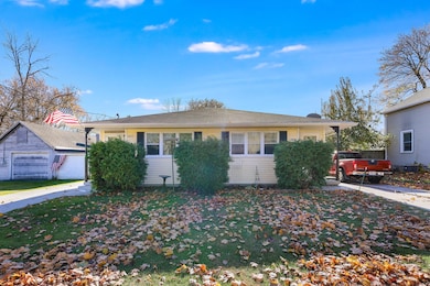 4211 Conroe St, Manitowoc, WI 54220 - photo 2