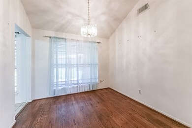 9743 Blackhawk Blvd, Houston, TX 77075 - photo 5