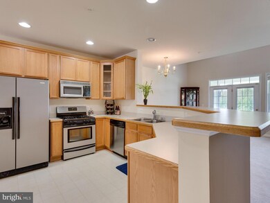 13945 Gullane Dr unit 117, Woodbridge, VA 22191 - photo 3