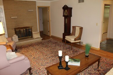 885 Inwood Place, Columbus, OH 43224 - photo 4