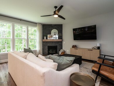 005-1280x960-family-room