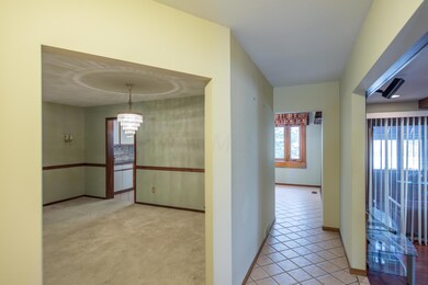 5892 Effingham Rd, Columbus, OH 43213 - photo 5