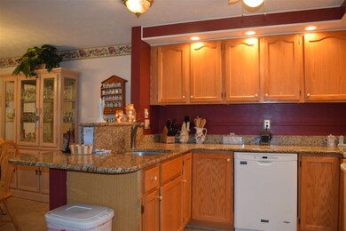 491 Mammoth Rd unit 32, Londonderry, NH 03053 - photo 5