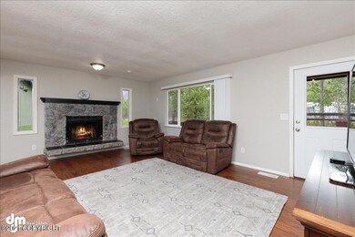 Living Room 20210602-DW-7327