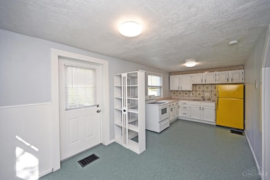 6210 Berauer Rd, Cincinnati, OH 45248 - photo 3