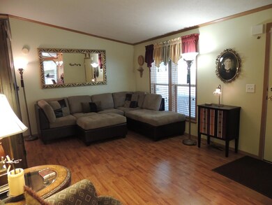 985 Walnut Dr, Logan, OH 43138 - photo 3
