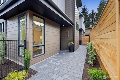 2667 51st Ave SW, Seattle, WA 98116 - photo 2