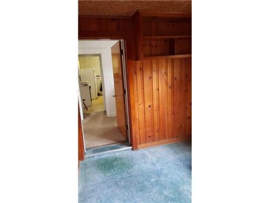 Entry/Foyer.