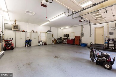 3601 University Dr, Fairfax, VA 22030 - photo 2