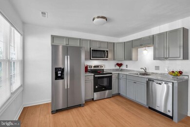 227 Stonewall St, Strasburg, VA 22657 - photo 4