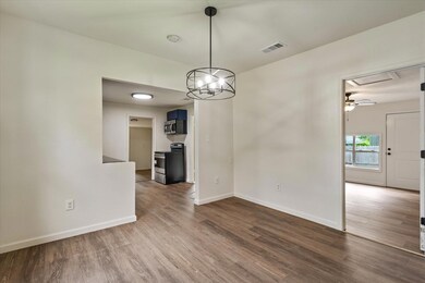 308 N Walnut St, Cleburne, TX 76033 - photo 3